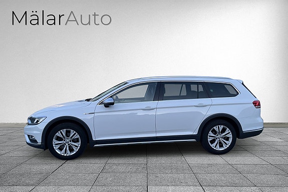 Volkswagen Passat Alltrack 2 of 5