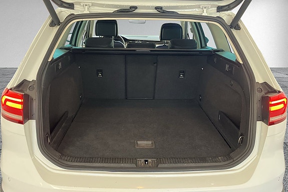 Volkswagen Passat Alltrack 8 of 15