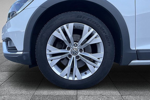 Volkswagen Passat Alltrack 7 of 15