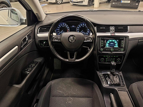 Skoda Superb 2 of 5