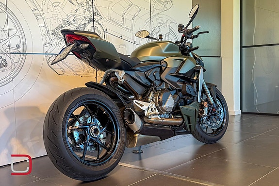 Ducati Streetfighter V2 3 of 4