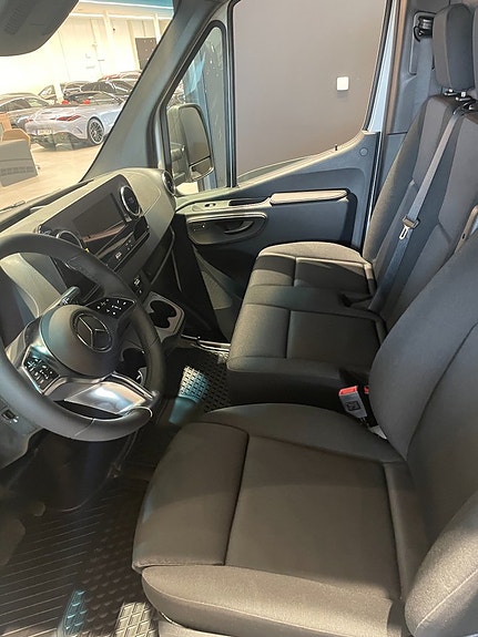 Mercedes-Benz eSprinter 420 8 of 11