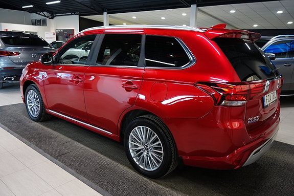 Mitsubishi Outlander 2 of 5