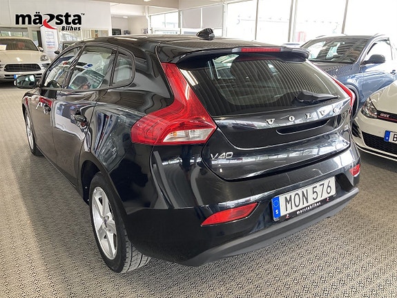 Volvo V40 4 of 5
