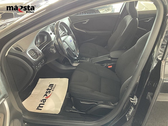 Volvo V40 8 of 13