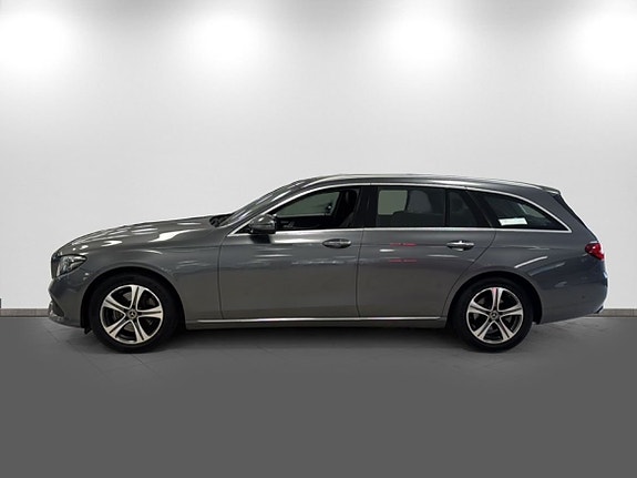 Mercedes-Benz E220 3 of 5