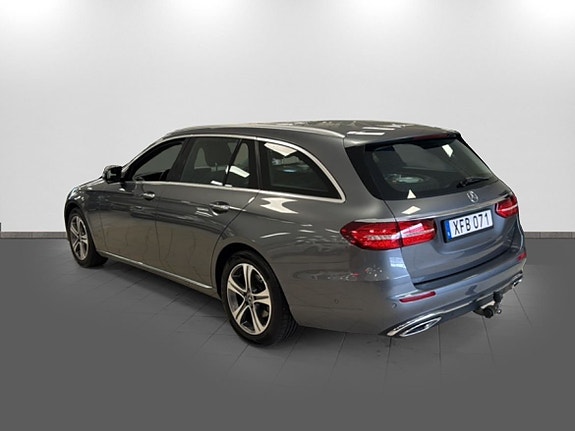 Mercedes-Benz E220 4 of 5