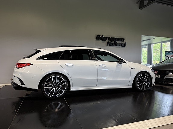 Mercedes-Benz CLA35 7 of 30