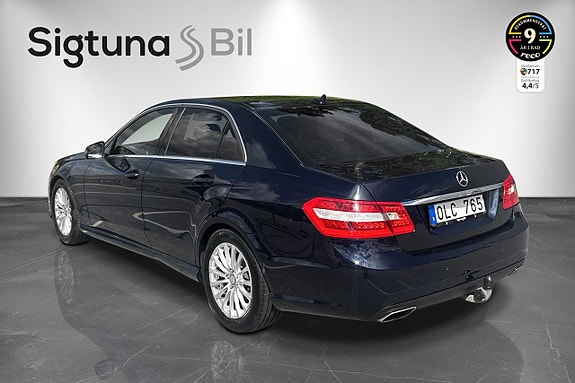 Mercedes-Benz E220 3 of 5
