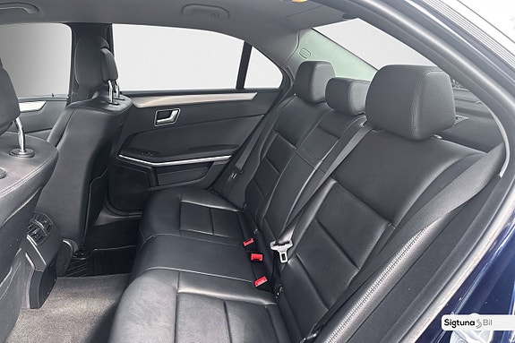 Mercedes-Benz E220 11 of 27