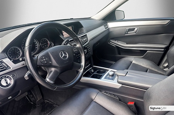 Mercedes-Benz E220 8 of 27