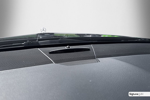 Mercedes-Benz E220 23 of 27