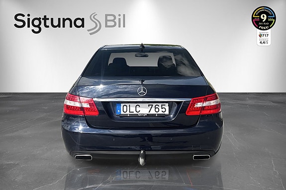 Mercedes-Benz E220 4 of 5