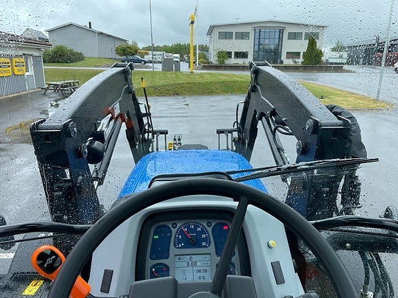 New Holland T4.75S, Ålö X2 8 of 10