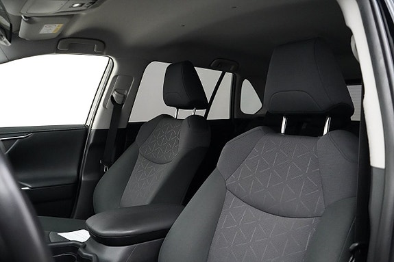 Toyota RAV4 6 of 23