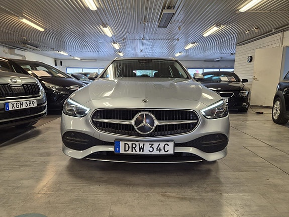 Mercedes-Benz C300 4 of 5