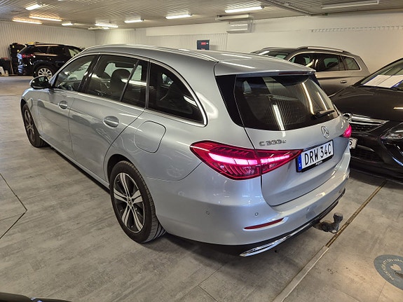 Mercedes-Benz C300 2 of 5