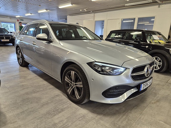 Mercedes-Benz C300 5 of 5