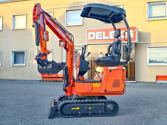 DELEKS M90SE, 900 kg minigrävare med svängbar bom 2 of 12