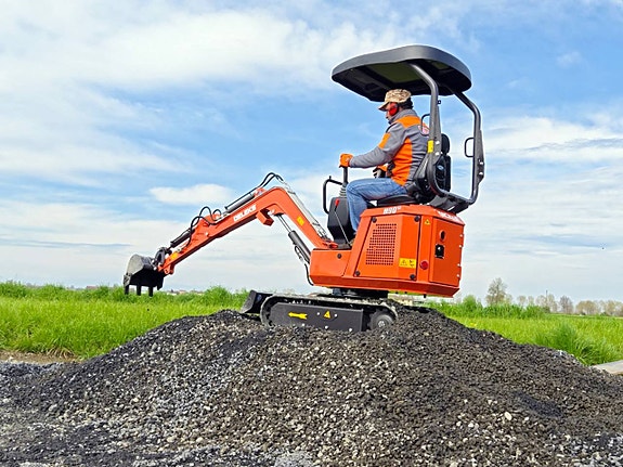 DELEKS M90SE, 900 kg minigrävare med svängbar bom