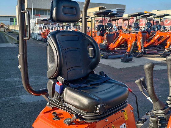 DELEKS M90SE, 900 kg minigrävare med svängbar bom 11 of 12
