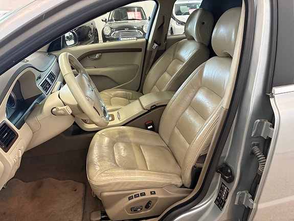 Volvo V70 8 of 12