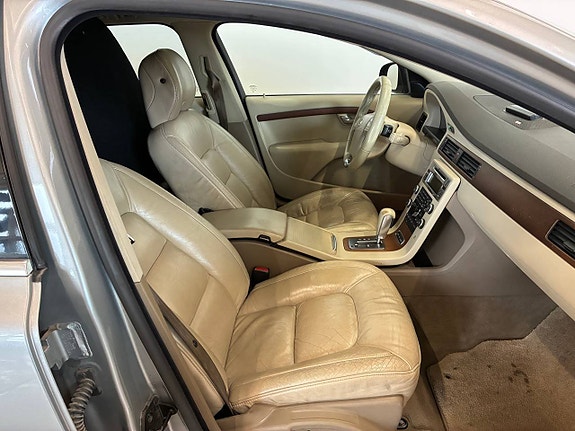 Volvo V70 9 of 12
