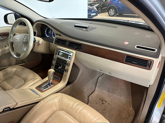Volvo V70 10 of 12