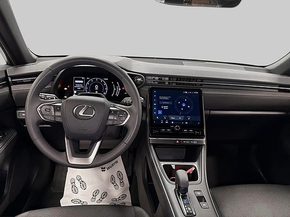Lexus LBX 8 of 12