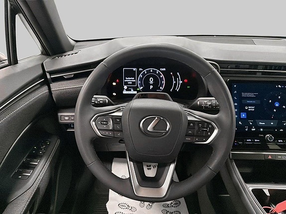 Lexus LBX 9 of 12