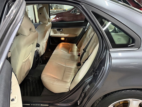 Volvo S80 11 of 17