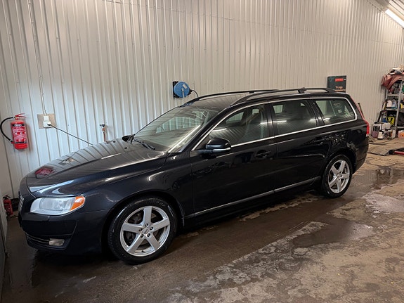 Volvo V70 2 of 5