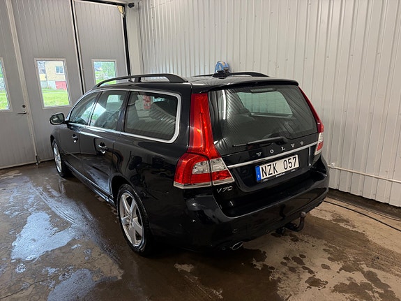 Volvo V70 3 of 5
