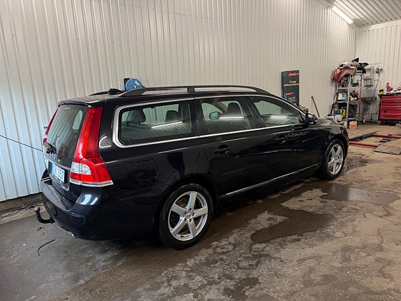 Volvo V70 4 of 5