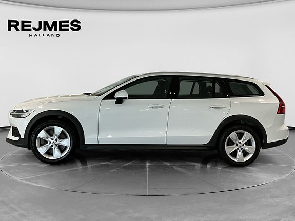 Volvo V60 Cross Country 3 of 5