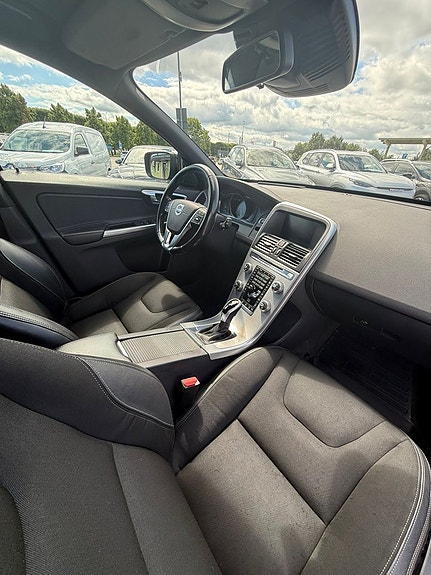 Volvo XC60 7 of 11