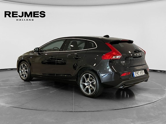 Volvo V40 2 of 14