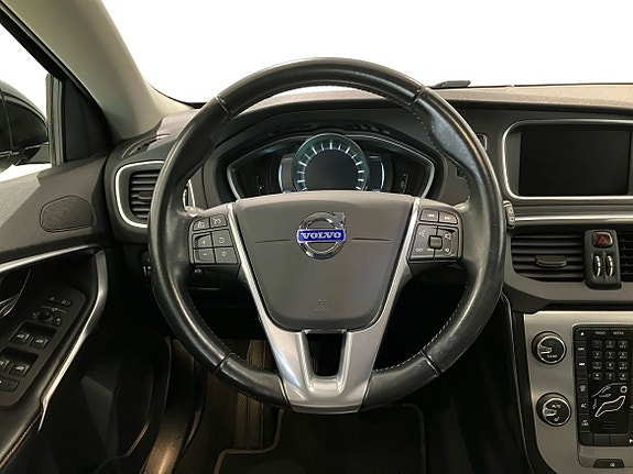 Volvo V40 11 of 14