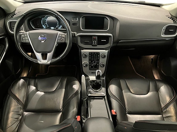 Volvo V40 6 of 14