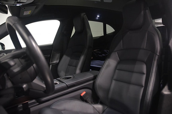 Porsche Taycan Sport Turismo 11 of 19