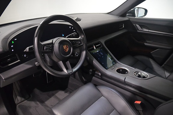 Porsche Taycan Sport Turismo 12 of 19