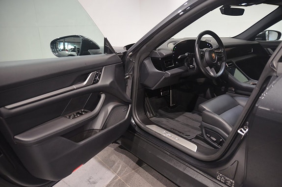 Porsche Taycan Sport Turismo 9 of 19