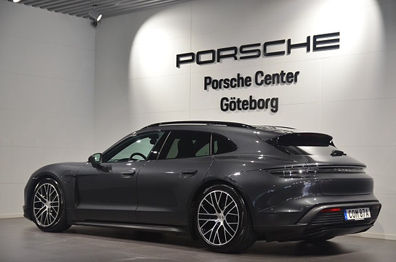 Porsche Taycan Sport Turismo 5 of 19