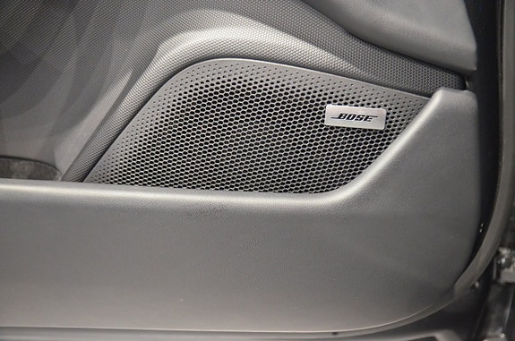 Porsche Taycan Sport Turismo 17 of 19