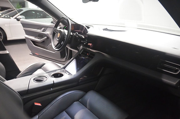 Porsche Taycan Sport Turismo 13 of 19