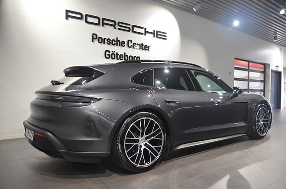 Porsche Taycan Sport Turismo 4 of 19