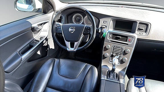 Volvo V60 8 of 15