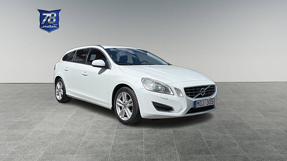 Volvo V60 2 of 15