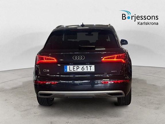 Audi Q5 4 of 5