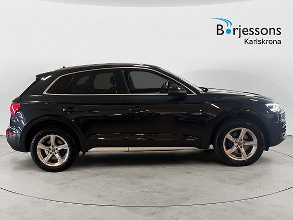 Audi Q5 2 of 5